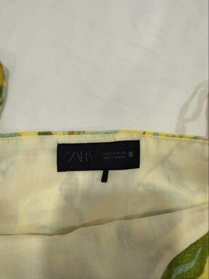 Zara yellow crop top XS (Category: Others Tops) located in Makati City. Submitted by bargainwaves (Listing ID 1464929210, Image 2). Description: .