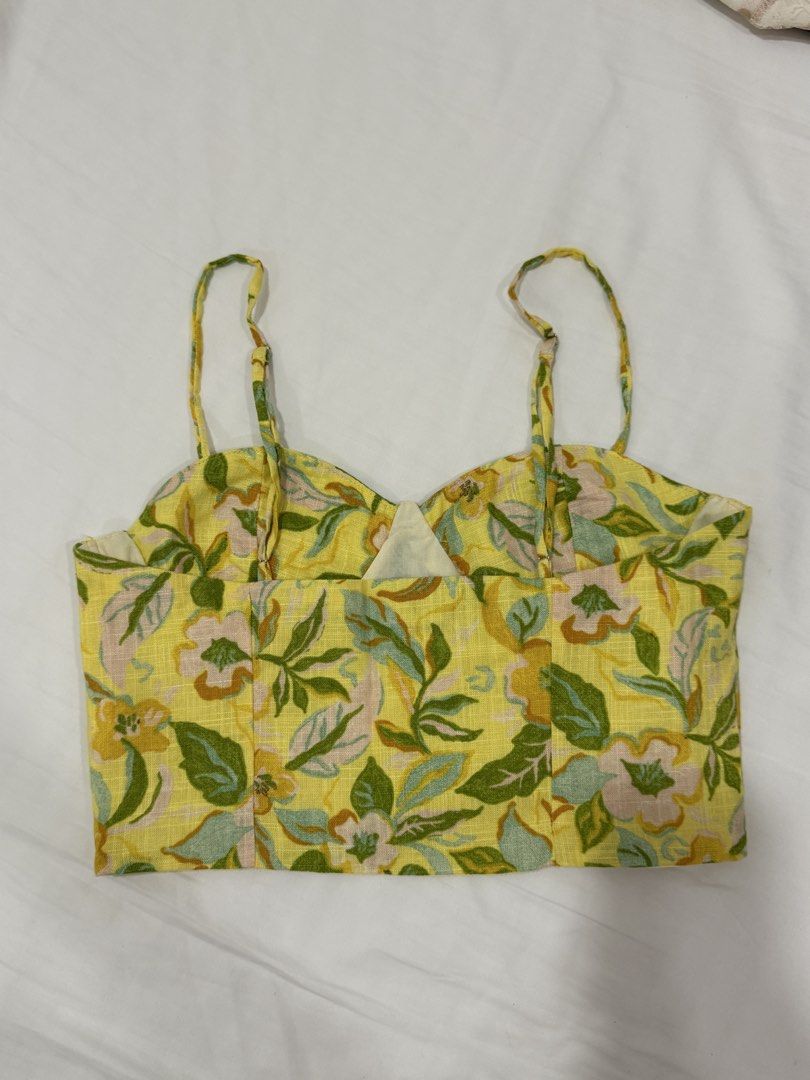 Zara yellow crop top XS (Category: Others Tops) located in Makati City. Submitted by bargainwaves (Listing ID 1464929210, Image 3). Description: .