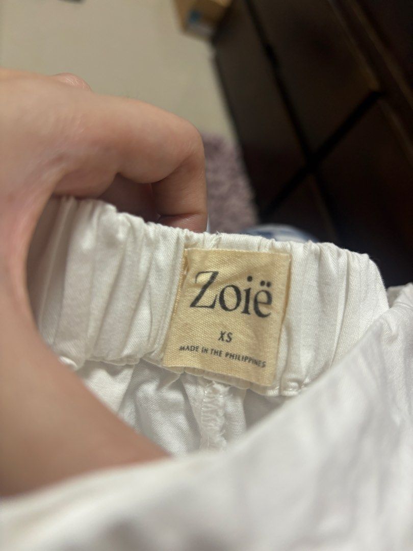 Zoië White Shorts (Category: Shorts) located in Quezon City. Submitted by jjccly (Listing ID 1464922356, Image 3). Description: local brand! just needs ironing size xs on tag (best fit 26-27 waist) garterized waist no flaws/issues no ww/addtl pic reqs.