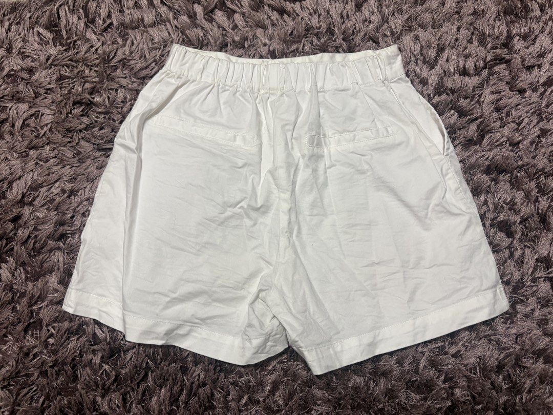 Zoië White Shorts (Category: Shorts) located in Quezon City. Submitted by jjccly (Listing ID 1464922356, Image 2). Description: local brand! just needs ironing size xs on tag (best fit 26-27 waist) garterized waist no flaws/issues no ww/addtl pic reqs.