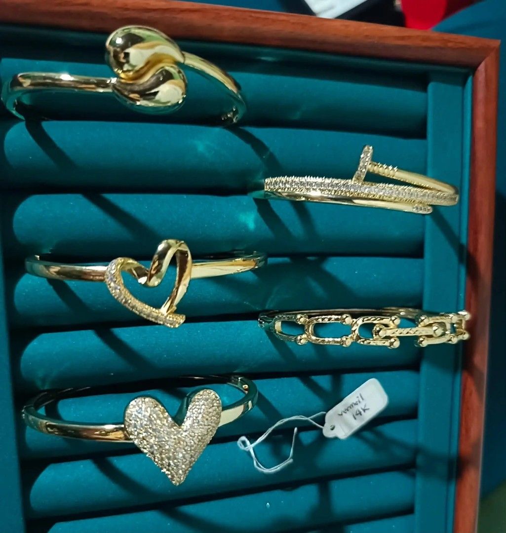 14K Vermeil Gold Bangle (Category: Bracelets) located in Caloocan City. Submitted by cheskhaionlinestore2.0 (Listing ID 1459305396, Image 1). Description: New Collection 🥰 14k GOLD VERMEIL BANGLE ₱900 ONLY 📌 🥰 What is Vermeil Gold? 14K Vermiel Gold Gold vermeil (pronounced ver-may) is a high-quality type of gold-plated jewelry defined by a sterling silver base metal, a thick gold layer (at least 2.5 microns), and a gold purity of 10 karats or 