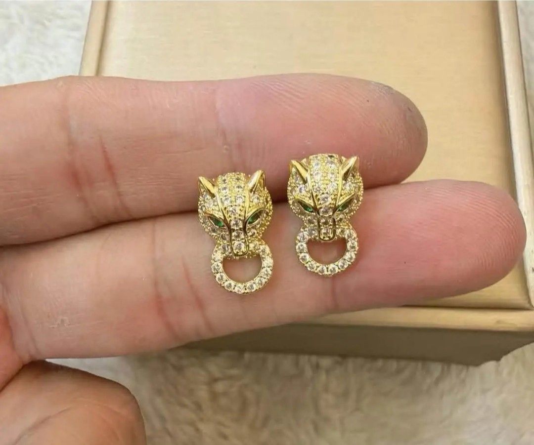 14K Vermeil Gold Earrings (Category: Earrings) located in Caloocan City. Submitted by cheskhaionlinestore2.0 (Listing ID 1459303404, Image 1). Description: New Collection 🥰 14k GOLD VERMEIL EARRINGS ₱750 only 📌 What is Vermeil Gold? 14K Vermiel Gold Gold vermeil (pronounced ver-may) is a high-quality type of gold-plated jewelry defined by a sterling silver base metal, a thick gold layer (at least 2.5 microns), and a gold purity of 10 karats or 