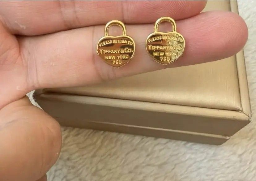 14K Vermeil Gold Stud Earrings (Category: Earrings) located in Caloocan City. Submitted by cheskhaionlinestore2.0 (Listing ID 1459303342, Image 2). Description: New Collection 🥰 14k GOLD VERMEIL EARRINGS ₱700 only 📌 What is Vermeil Gold? 14K Vermiel Gold Gold vermeil (pronounced ver-may) is a high-quality type of gold-plated jewelry defined by a sterling silver base metal, a thick gold layer (at least 2.5 microns), and a gold purity of 10 karat