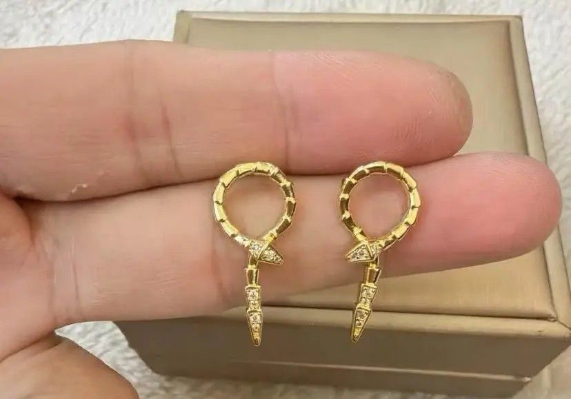 14K Vermeil Gold Stud Earrings (Category: Earrings) located in Caloocan City. Submitted by cheskhaionlinestore2.0 (Listing ID 1459303342, Image 3). Description: New Collection 🥰 14k GOLD VERMEIL EARRINGS ₱700 only 📌 What is Vermeil Gold? 14K Vermiel Gold Gold vermeil (pronounced ver-may) is a high-quality type of gold-plated jewelry defined by a sterling silver base metal, a thick gold layer (at least 2.5 microns), and a gold purity of 10 karat