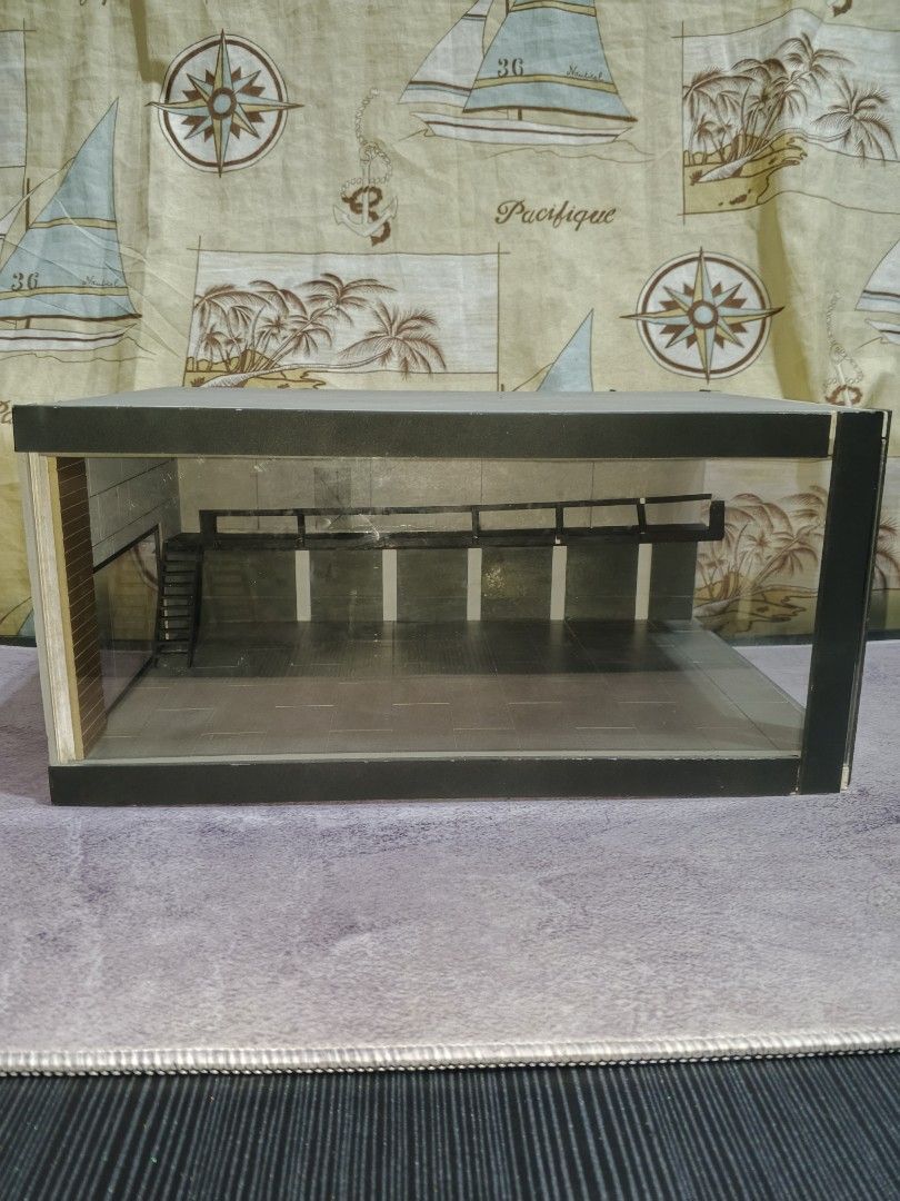 1:64 Diorama with acrylic cover (Category: Vehicle & Diecast Models) located in Baguio. Submitted by dondee1 (Listing ID 1459414153, Image 1). Description: 1:64 Diorama With acrylic cover ₱600 Issue: Tangal ang micro usb charging port need lang ipakabit working pa ang lights, paint chip at mold sa walls, & detach balcony rail parts Baguio📍 Shipping via J&T or LBC.