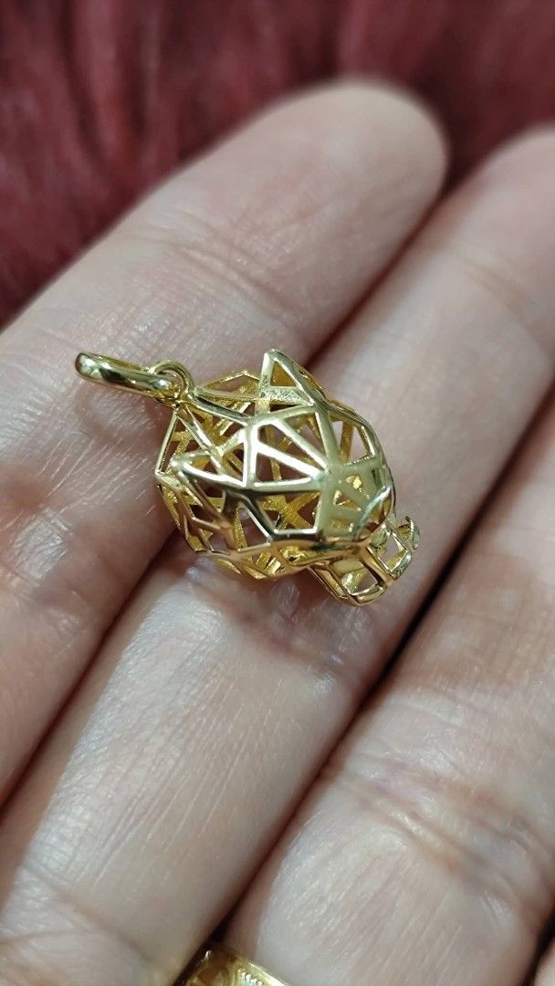 18K Saudi Gold Panther Pendant (Category: Charms) located in Manila. Submitted by ramos46088 (Listing ID 1459313473, Image 1). Description: 18K Saudi Gold Panther Pendant 1.2G.