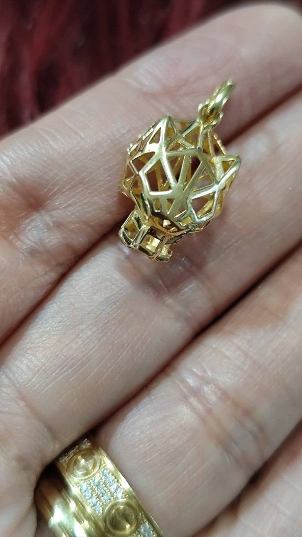 18K Saudi Gold Panther Pendant (Category: Charms) located in Manila. Submitted by ramos46088 (Listing ID 1459313473, Image 2). Description: 18K Saudi Gold Panther Pendant 1.2G.