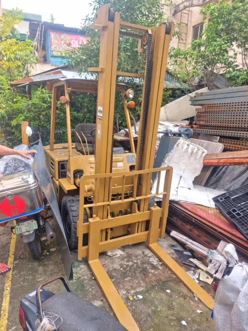2000 Komatsu Forklift model-f-25-7 (Category: Heavy Vehicles) located in Quezon City. Submitted by kontaktpoint (Listing ID 1459336650, Image 2). Description: KOMATSU FORKLIFT FOR SALE MODEL-F-25-7 ○ 2.5 TONS, ○ ORIGINAL ENGINE: ISUZU C190 ○ MAST HEIGHT - 3 METERS ○ YEAR MODEL: 2000 Selling Price: 520,000.00 or Best Offer Contact Ms. Emily @ 87438221 to 23 Loc.106 &108 Mobile No.: 0977-2591198.