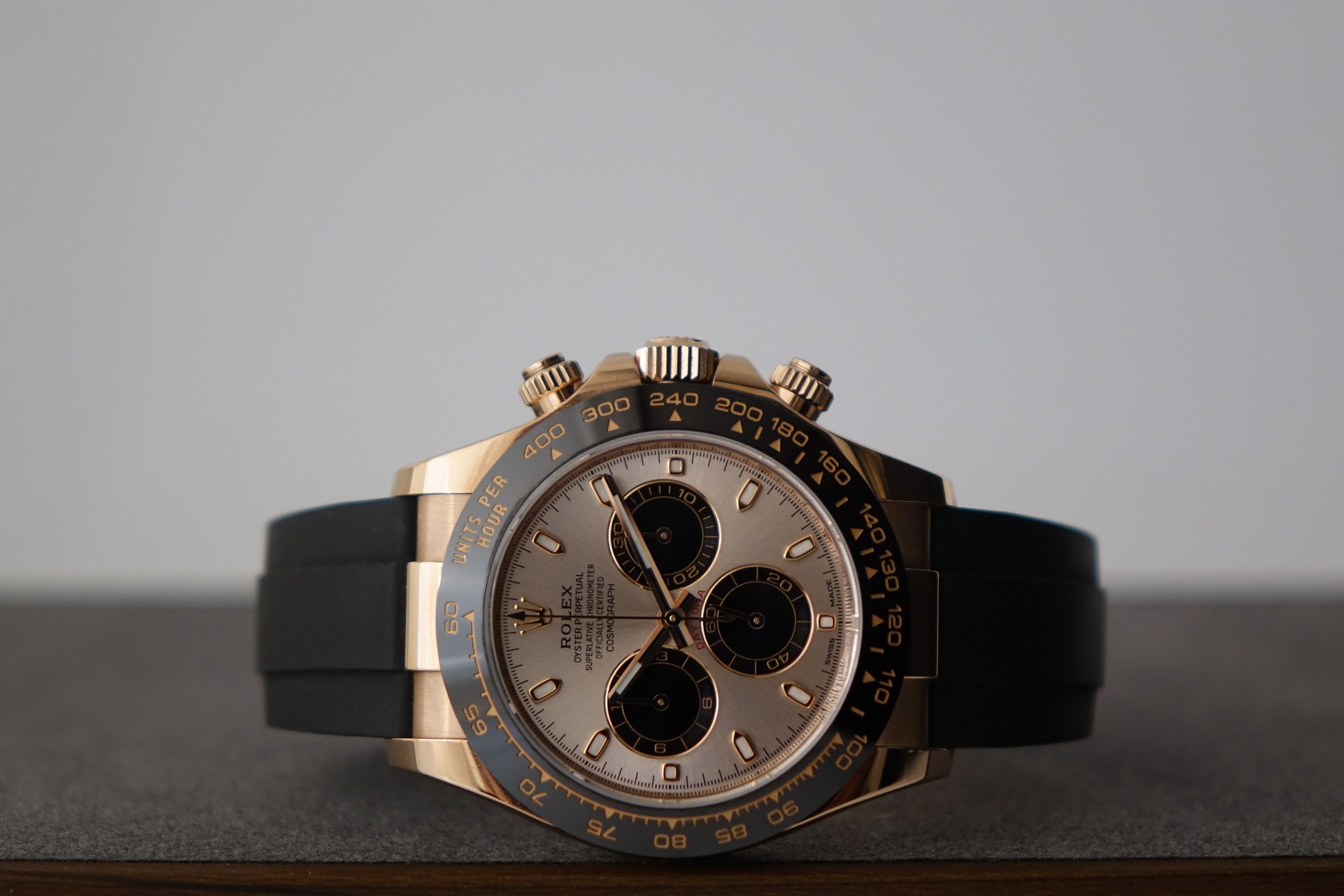2022 Rare Sundust Dial RSC Rolex Cosmograph Daytona 116515LN-0059 Full Set (Category: Watches) located in Singapore. Submitted by wristime (Listing ID 1459293605, Image 3). Description: Join our tele-gram channel for the latest updates! https://bit.ly/4rwZ2Mp This rare Sundust dial is the defining feature of this Rolex Cosmograph Daytona, beautifully paired with the 18k Everose gold case to create a warm, sophisticated presence. Its contrasting b