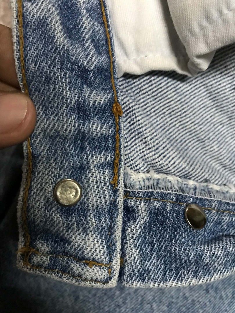 501 Levis (Category: Jeans) located in Bislig. Submitted by chrispril (Listing ID 1459298463, Image 3). Description: 501 Levis jeans Excellent condition 2k 33-34 waistline 📩📩.