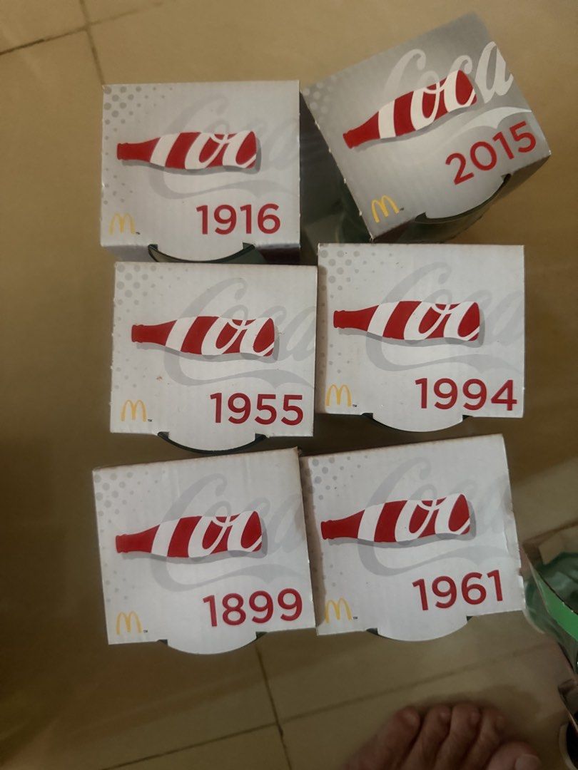 可口可樂麥當勞聯乘玻璃杯 （分類：廚水杯、水壺）位於 Hong Kong。 由 ken1800 提交（商品編號 1459329162，圖片 3）。簡介： 一套六款可口可樂麥當勞聯乘玻璃杯，有唔同年份同埋主題。有足球系列同埋可樂樽系列。全部都係盒裝，好適合收藏。買嚟送禮或者自己用都一流。全部24隻，$200。
