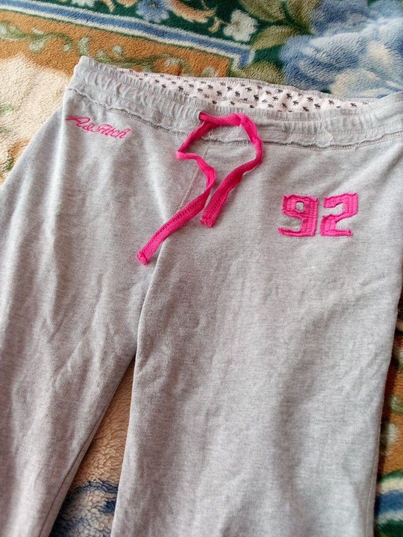 Abercrombie & Fitch sweatpants (Category: Other Bottoms) located in Manila. Submitted by lyly_finds (Listing ID 1459301489, Image 1). Description: Abercrombie & Fitch Sweatpants Large on tag W: 24-30 L: 35.5.