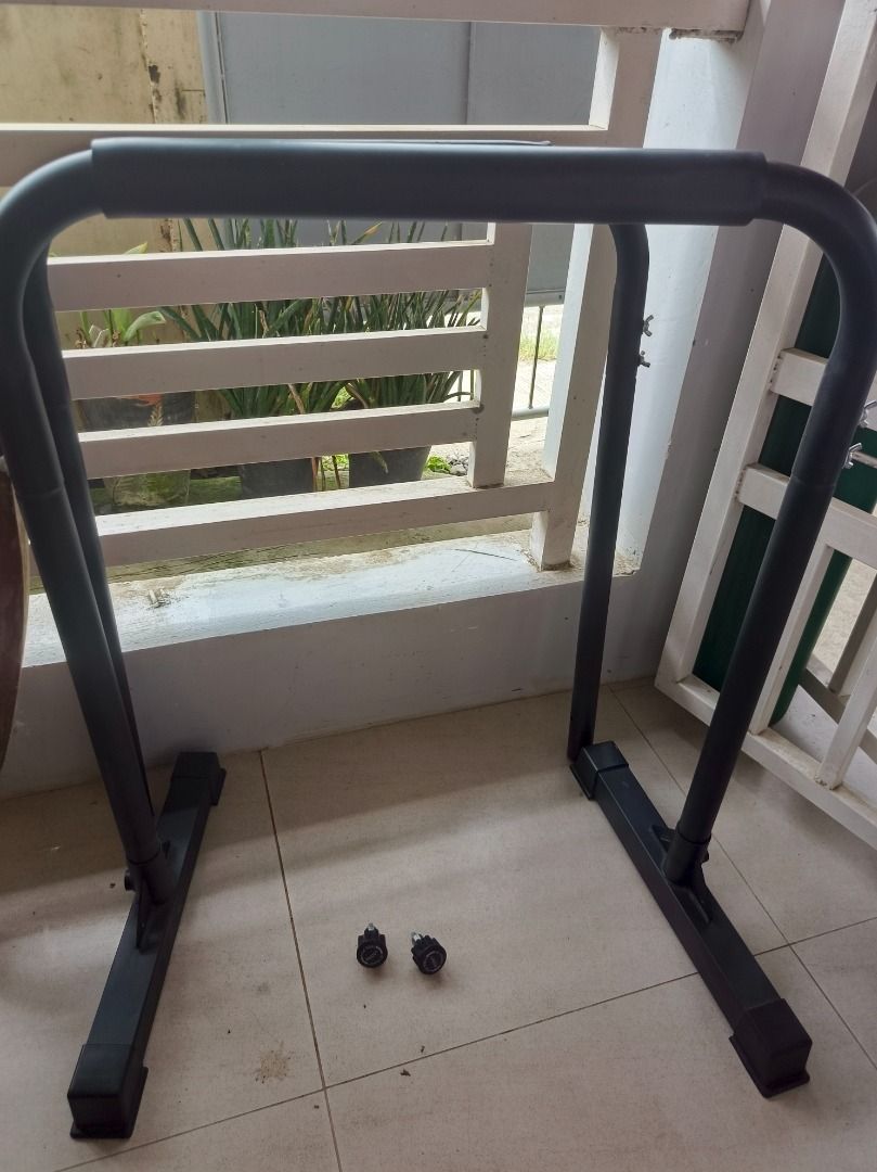 Adjustable Weight Bench Frame with Attachments (Category: Weights & Dumbbells) located in San Leonardo. Submitted by burgossanleonardo.12345 (Listing ID 1459438279, Image 1). Description: - Adjustable weight bench frame, perfect for home gym strength training. - Includes main U-shaped supports and sturdy base legs. - Comes with adjustment knobs and other essential metal parts. - Ideal for building your home gym setup. - Get stronger at home with 