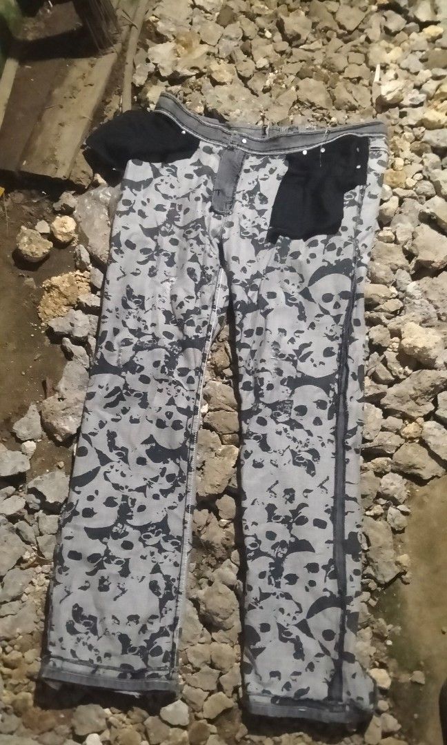 Affliction jeans (Category: Jeans) located in Mandaue City. Submitted by goldenhawk-80be5b (Listing ID 1459395500, Image 3). Description: waist -38 inseam- 32 leg opening -9.5 issue:missing buttons, metal patch missing, parang altered.