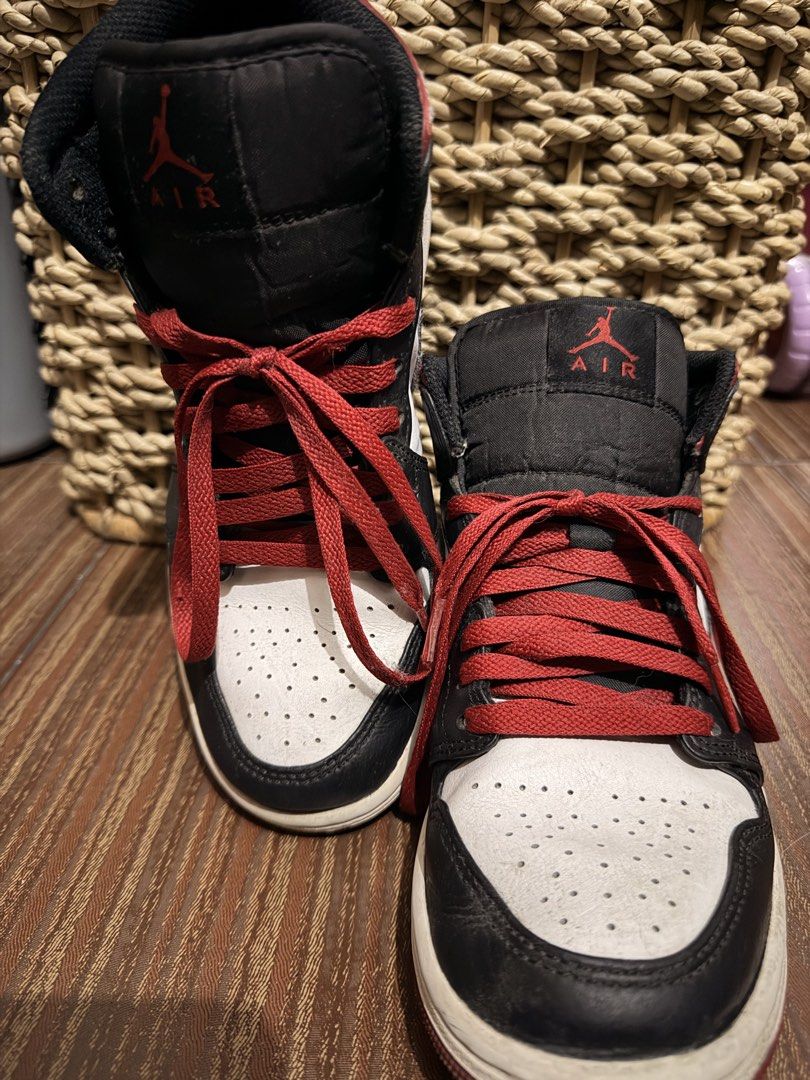 Air Jordan 1 Mid Gym Red (Category: Sneakers) located in Bacoor. Submitted by paxdx (Listing ID 1459412609, Image 3). Description: US: 7 (Men’s / Unisex sizing) UK: 6 EUR: 40 cm: 25 *Needs cleaning.