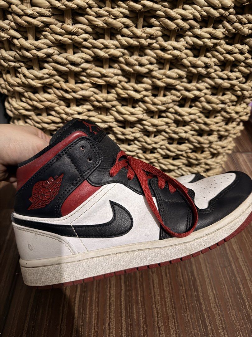Air Jordan 1 Mid Gym Red (Category: Sneakers) located in Bacoor. Submitted by paxdx (Listing ID 1459412609, Image 1). Description: US: 7 (Men’s / Unisex sizing) UK: 6 EUR: 40 cm: 25 *Needs cleaning.