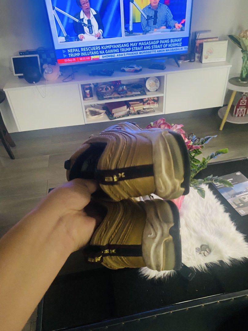 AIRMAX (Category: Casual Shoes) located in Mabalacat. Submitted by ednavealenjohn (Listing ID 1459290323, Image 3). Description: NIKE AIRMAX 97 OG GOLD BULLET US 10.5.