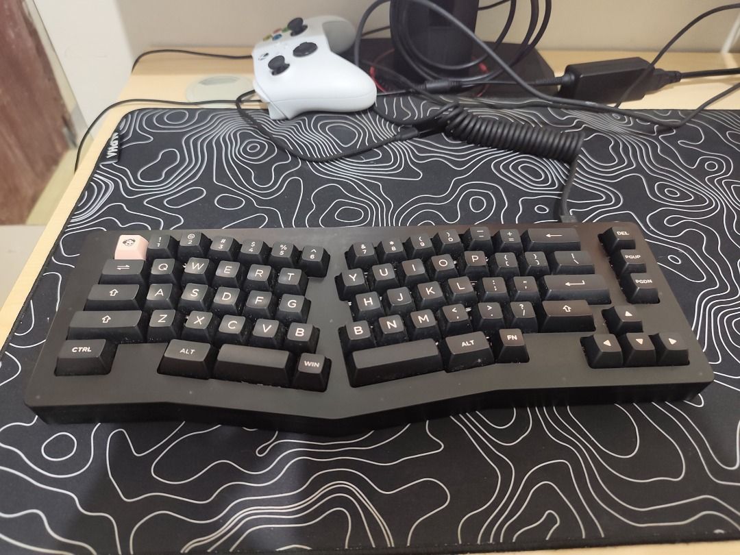 Akko ACR Pro Alice Plus Gasket Mount Keyboard (Category: Computer Keyboard) located in Dasmarinas. Submitted by datechguy (Listing ID 1459405928, Image 1). Description: **AKKO ACR PRO ALICE PLUS ⌨️** 💰 **₱ 4000 NEGOTIABLE** • Alice ergonomic layout • Gasket Mount • Hot-swappable • RGB Backlight • USB-C • Aluminum Plate • Includes spare PC Plate • Akko Silver Switches • Complete with **Original Box & Accessories** • **Good / Like New Condition** 