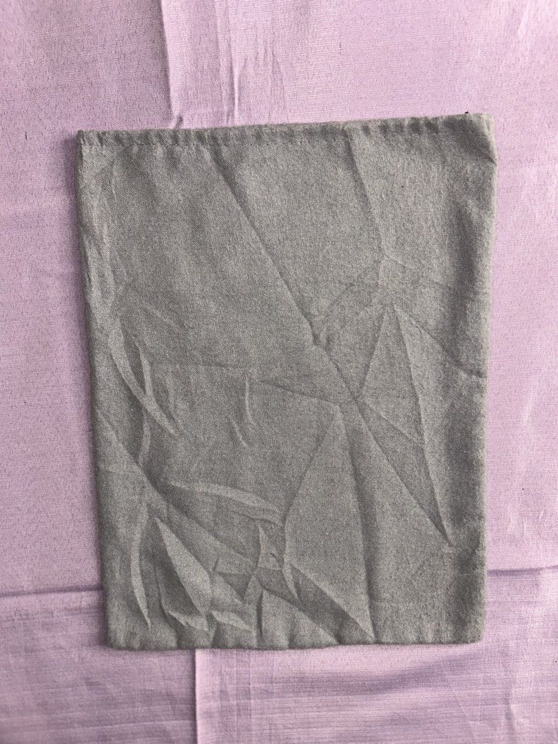 Alexander Mcqueen Dust bag (Category: Purses & Pouches) located in General Santos City (Dadiangas). Submitted by grasya_12 (Listing ID 1459306687, Image 3). Description: THRIFTED DUST BAG • Measurements are already indicated in the photo • Issue: lints, need wash • Please check all photos carefully before purchasing. 🤎.