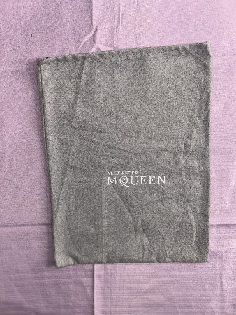 Alexander Mcqueen Dust bag (Category: Purses & Pouches) located in General Santos City (Dadiangas). Submitted by grasya_12 (Listing ID 1459306687, Image 2). Description: THRIFTED DUST BAG • Measurements are already indicated in the photo • Issue: lints, need wash • Please check all photos carefully before purchasing. 🤎.