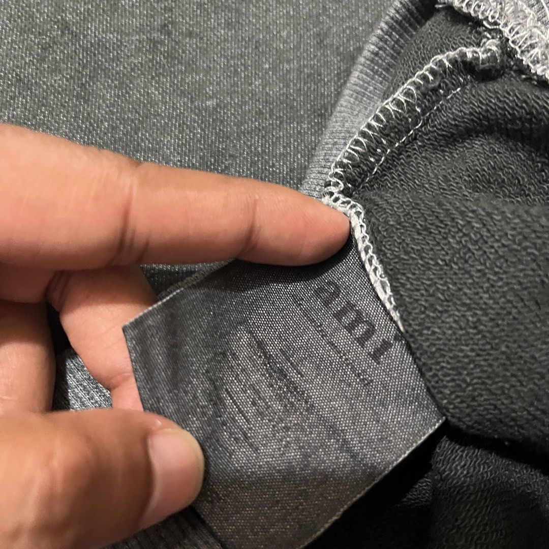 Ami (Category: Tshirts & Polo Shirts ) located in Bacoor. Submitted by manonghits_2000 (Listing ID 1459326581, Image 3). Description: Ami Acid Wash Sweater (Authentic, Money back if proven fake) Measurement: 23x27 Color : Acid Wash Grey Color Rate: 9.8/10 Condition: Good as New Issue: None Claim 480 .
