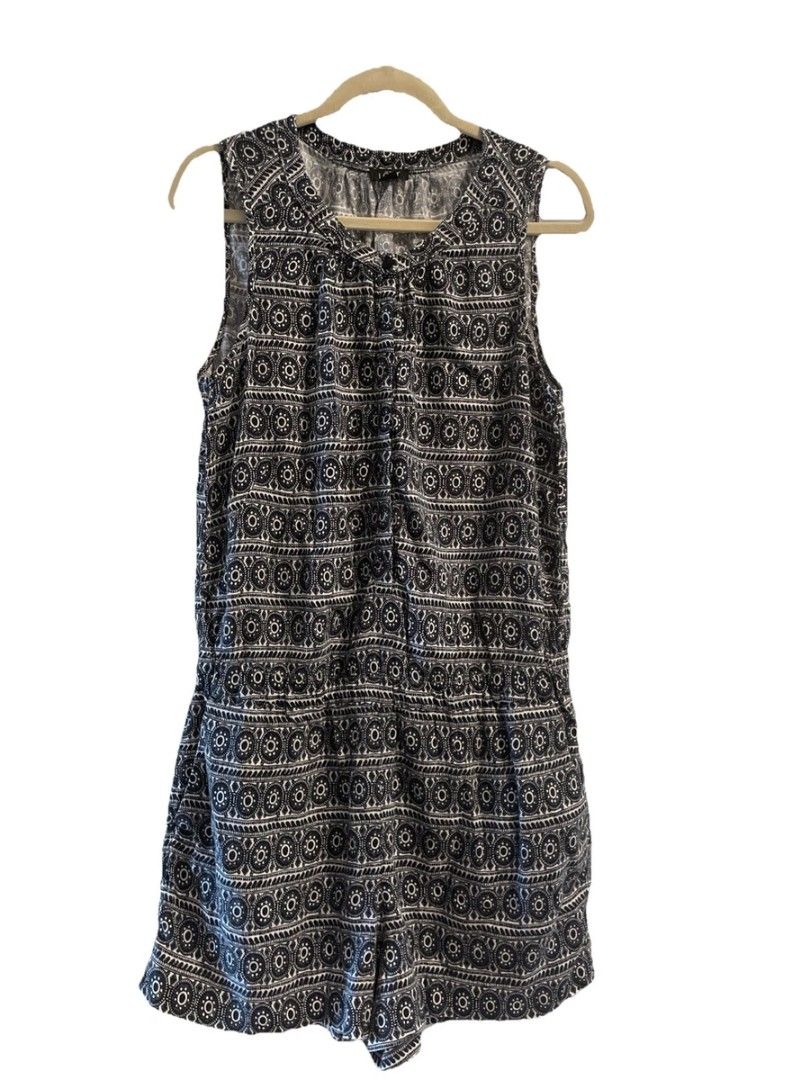Ann Taylor LOFT Linen-Blend Sleeveless Romper (Category: Rompers) located in Digos. Submitted by richcaliforniaclothingstore (Listing ID 1459336046, Image 2). Description: 📌Manage your expectations this is not brandnew 📦We ship nationwide via J&T Express (no COD❌️) 📍Location: Lim Extension Digos City Davao Del Sur (besides camillian sister) 📝Lay-away terms available 🎥 We offer video calls for transparency so you can personally inspect your i