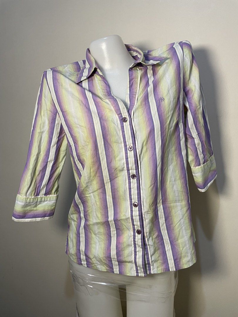 Arrow shortsleeves (Category: Others Tops) located in Santa Rosa. Submitted by thevintagesource.ph (Listing ID 1459316797, Image 1). Description: .