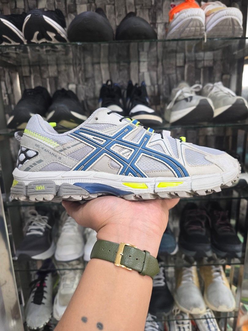 ASICS Gel-Kanana 8 (Category: Sneakers) located in Iba. Submitted by conditionexcellente (Listing ID 1459360159, Image 1). Description: - ASICS Gel-Kanana 5 Trail Running Shoes - Color: Grey with Blue and Yellow Accents - Closure: Quick-lace System - Features: Excellent sole grip for outdoor activities - Size: 43.5 EU / 9.5 US.