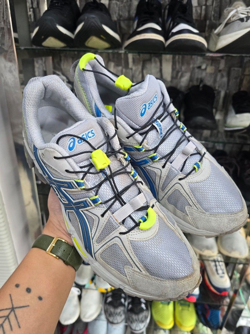ASICS Gel-Kanana 8 (Category: Sneakers) located in Iba. Submitted by conditionexcellente (Listing ID 1459360159, Image 2). Description: - ASICS Gel-Kanana 5 Trail Running Shoes - Color: Grey with Blue and Yellow Accents - Closure: Quick-lace System - Features: Excellent sole grip for outdoor activities - Size: 43.5 EU / 9.5 US.