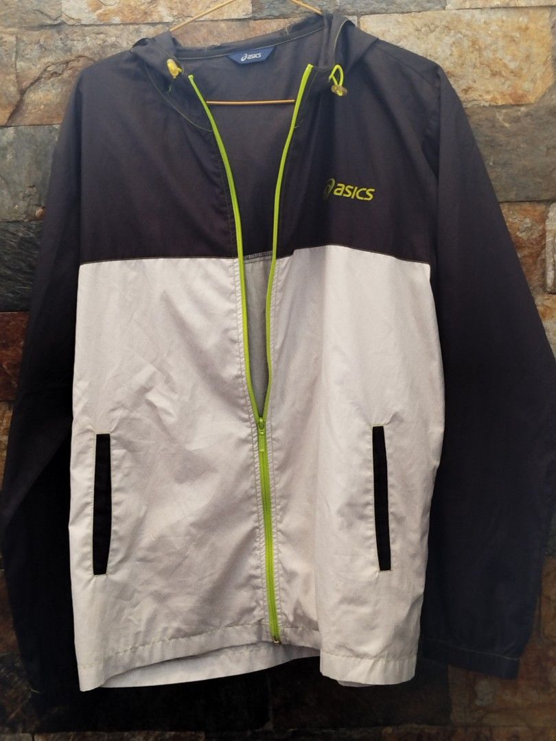 Asics Windbreaker Hooded Jacket (Category: Coats, Jackets and Outerwear) located in Manila. Submitted by asiongmx (Listing ID 1459342288, Image 1). Description: FOR SALE ❗❗❗ Asics Windbreaker Size : Medium- Large Excellent Condition 101% Original Quezon City Decluttering.