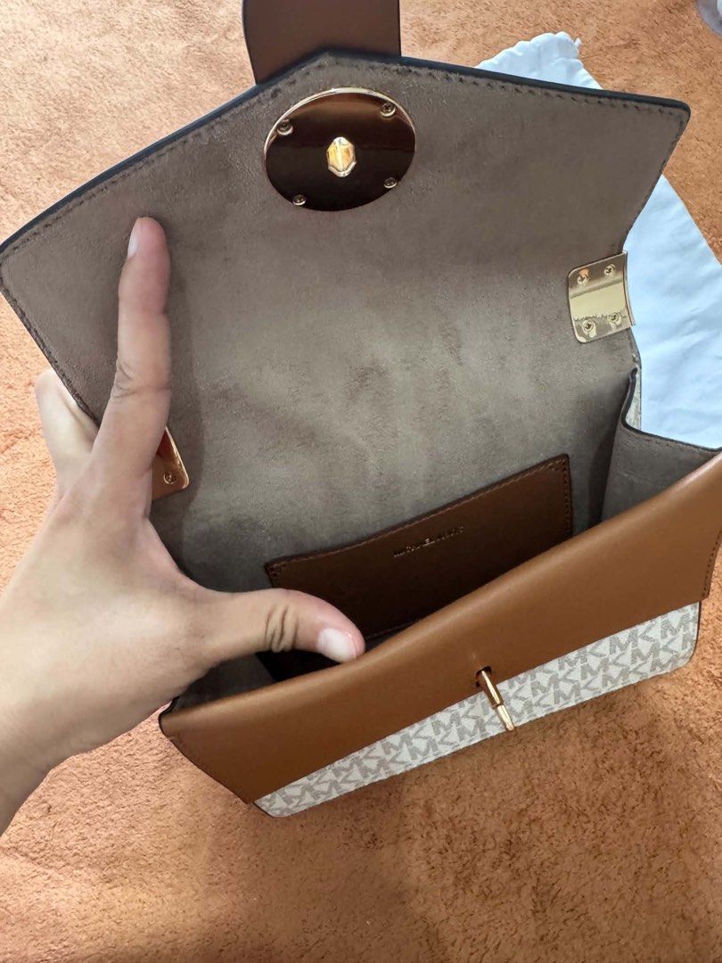 Authentic Michael Kors sling bag (Category: Cross-body Bags) located in Pasig City. Submitted by urbanstyle11 (Listing ID 1459303464, Image 2). Description: Brandnew Authentic Michael Kors bought in Milan, Italy note: no paper bag PM if interested.