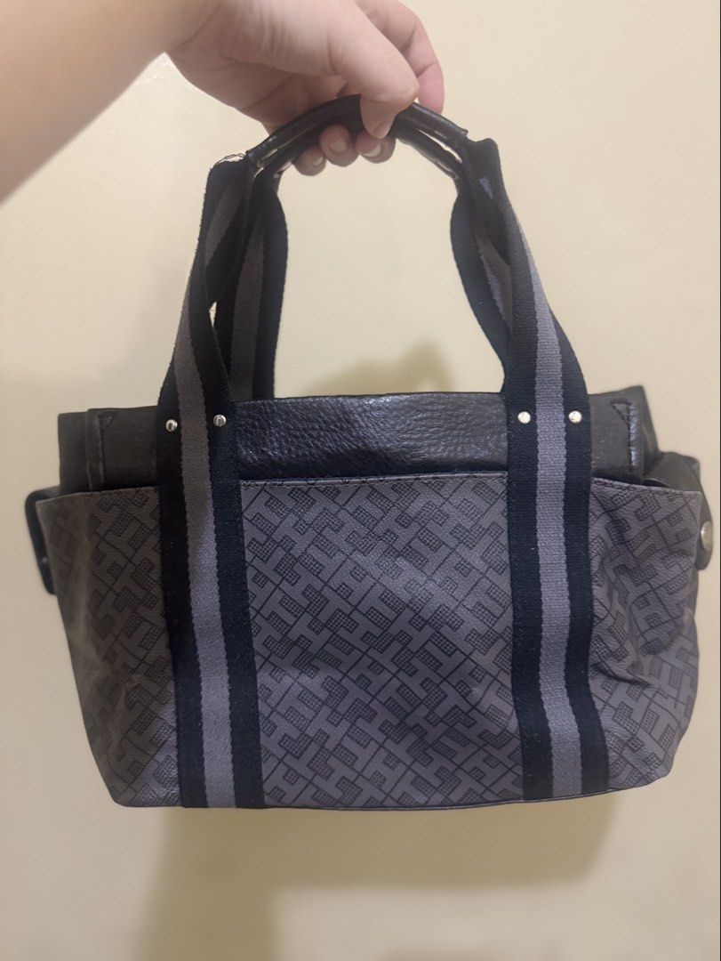 AUTHENTIC Vintage Bag-TOMMY HILFIGER Classics Black/Grey Leather (Category: Luxury Bags & Wallets) located in Angeles City. Submitted by _hyuckleescart (Listing ID 1459326830, Image 2). Description: authentic from the 90s! used but not abused! 9.5/10 condition price is already repriced from ₱4500 can transact through personal fb! loc: angeles, pampanga.