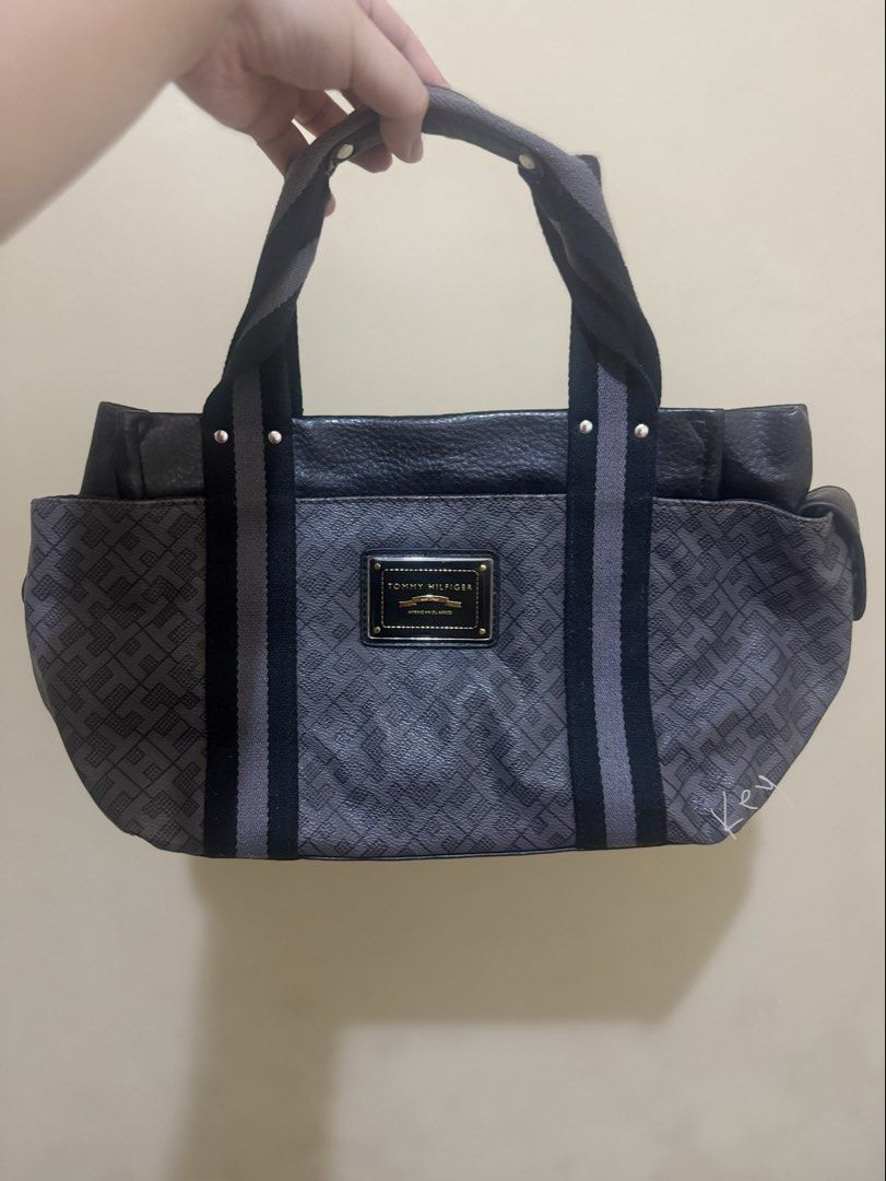 AUTHENTIC Vintage Bag-TOMMY HILFIGER Classics Black/Grey Leather (Category: Luxury Bags & Wallets) located in Angeles City. Submitted by _hyuckleescart (Listing ID 1459326830, Image 1). Description: authentic from the 90s! used but not abused! 9.5/10 condition price is already repriced from ₱4500 can transact through personal fb! loc: angeles, pampanga.