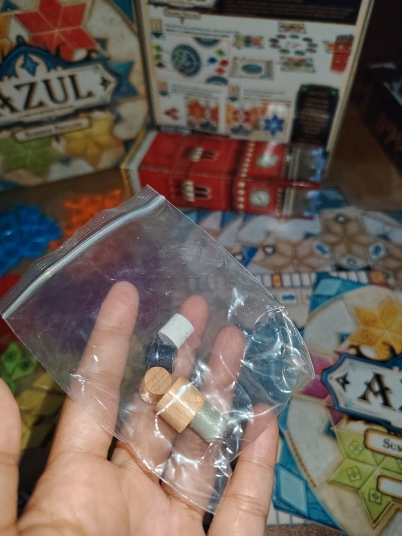 Azul Summer Pavilion Board Game (Category: Board Games & Puzzles) located in Santiago. Submitted by aceheart0118672 (Listing ID 1459293363, Image 3). Description: - Azul Summer Pavilion board game - not Complete set: 1 missing Orange tiles Includes player boards, score tower, and rulebook - All components shown in photos - Box included - Great strategy game for game nights.