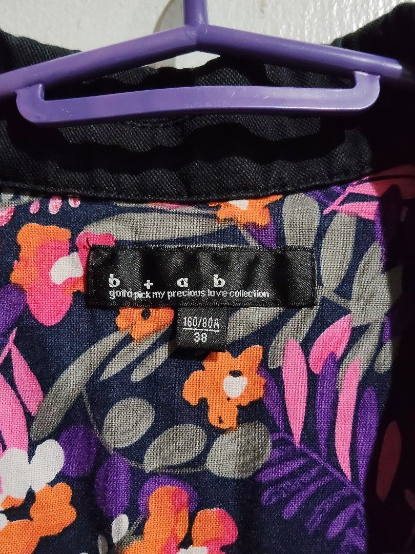 b+ab Black Blazer with Floral Lining (Category: Coats, Jackets and Outerwear) located in Manila. Submitted by bianxin (Listing ID 1459398301, Image 3). Description: Black blazer from b+ab. Features a vibrant floral print lining. Two button closure in the front. The button has the b+ab logo. Great for dressing up or down. Perfect for adding a pop of color to your outfit. size: XS- S.