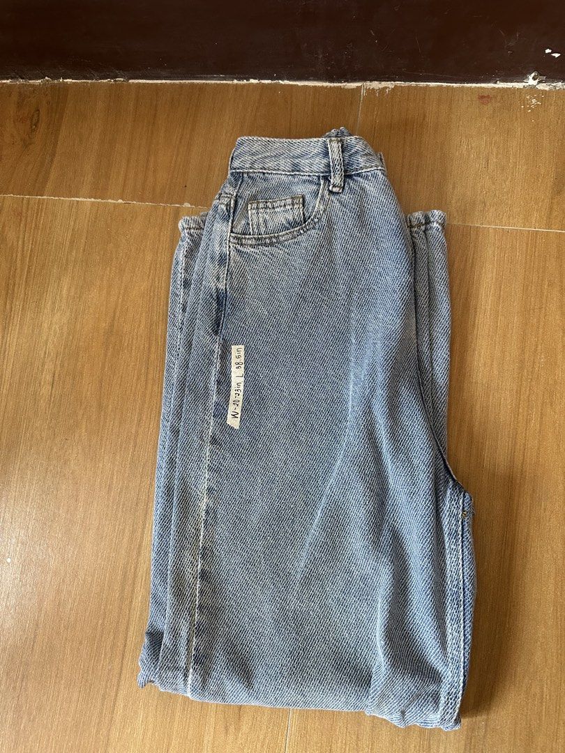 Baggy Jeans (Category: Jeans) located in Batangas. Submitted by amethst08 (Listing ID 1459414079, Image 2). Description: W20-23IN L38.5IN.