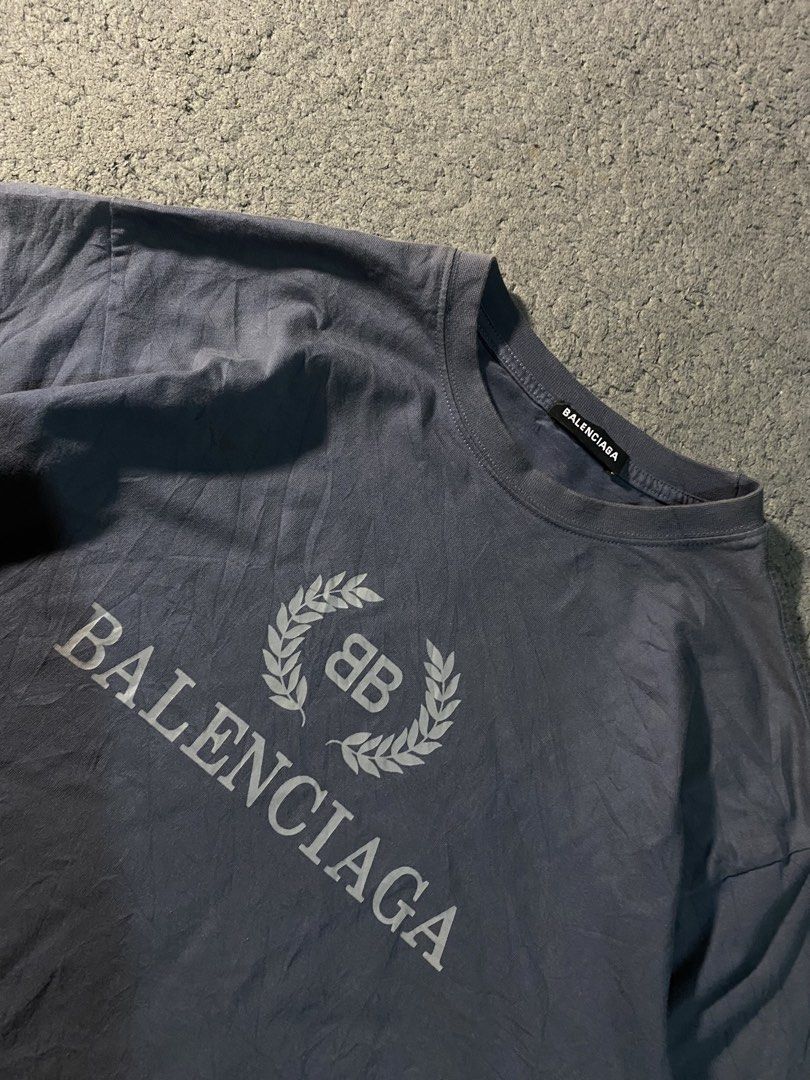 BALENCIAGA (Category: Tshirts & Polo Shirts ) located in Tandag. Submitted by vncntmrcllns (Listing ID 1459359294, Image 3). Description: BALENCIAGA (fav🔥) 📌hindi po yan issue, sa lighting lang po yan Width: 21 Length: 28 -Excellent Condition -Need wash -Color rate 10/10 All details are visible in the picture Please check each photo.