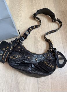 (Category: ) located in . Submitted by ttbelle (Listing ID 1423651216, Image 1). Description: .