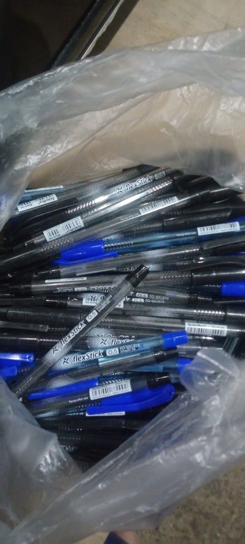ballpen 10pcs (Category: Stationery & School Supplies) located in Talisay. Submitted by arnilynluc61194 (Listing ID 1459487054, Image 1). Description: mahal ni xa sa mall. get 10pcs for 70 only📍 black and blue color available.