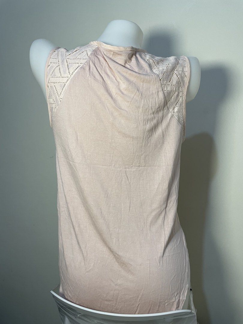 Banana Republic blouse (Category: Blouses) located in Santa Rosa. Submitted by thevintagesource.ph (Listing ID 1459317073, Image 2). Description: .
