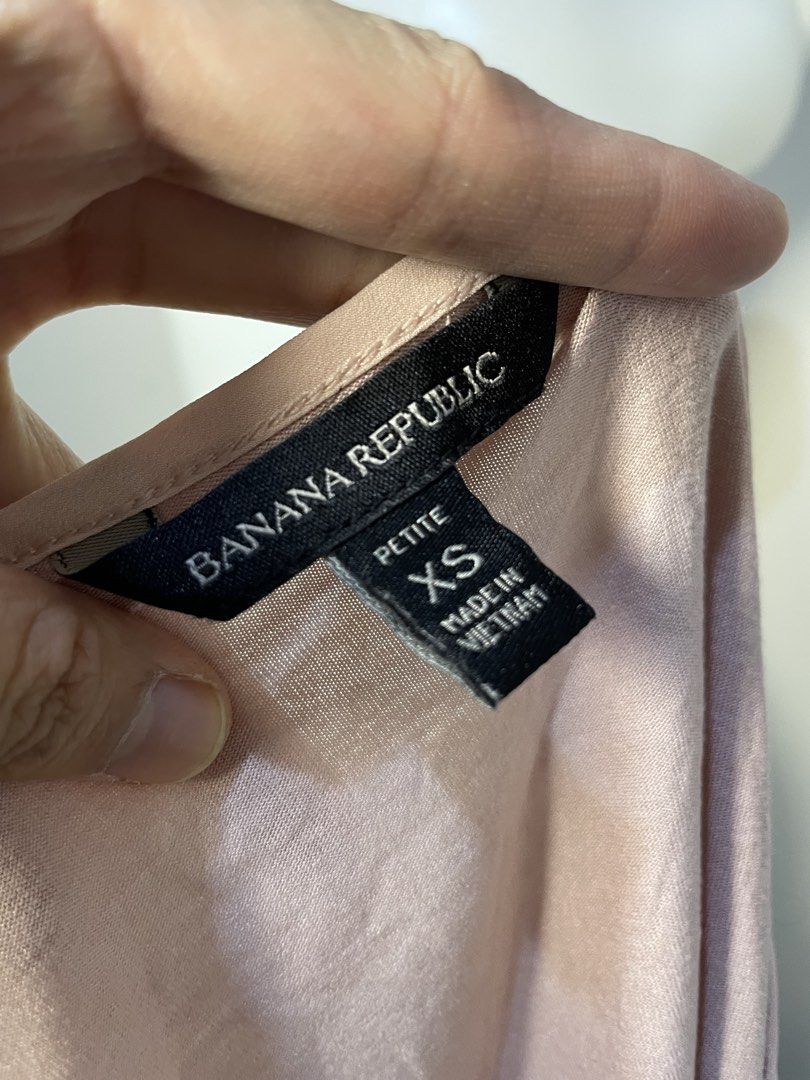 Banana Republic blouse (Category: Blouses) located in Santa Rosa. Submitted by thevintagesource.ph (Listing ID 1459317073, Image 3). Description: .