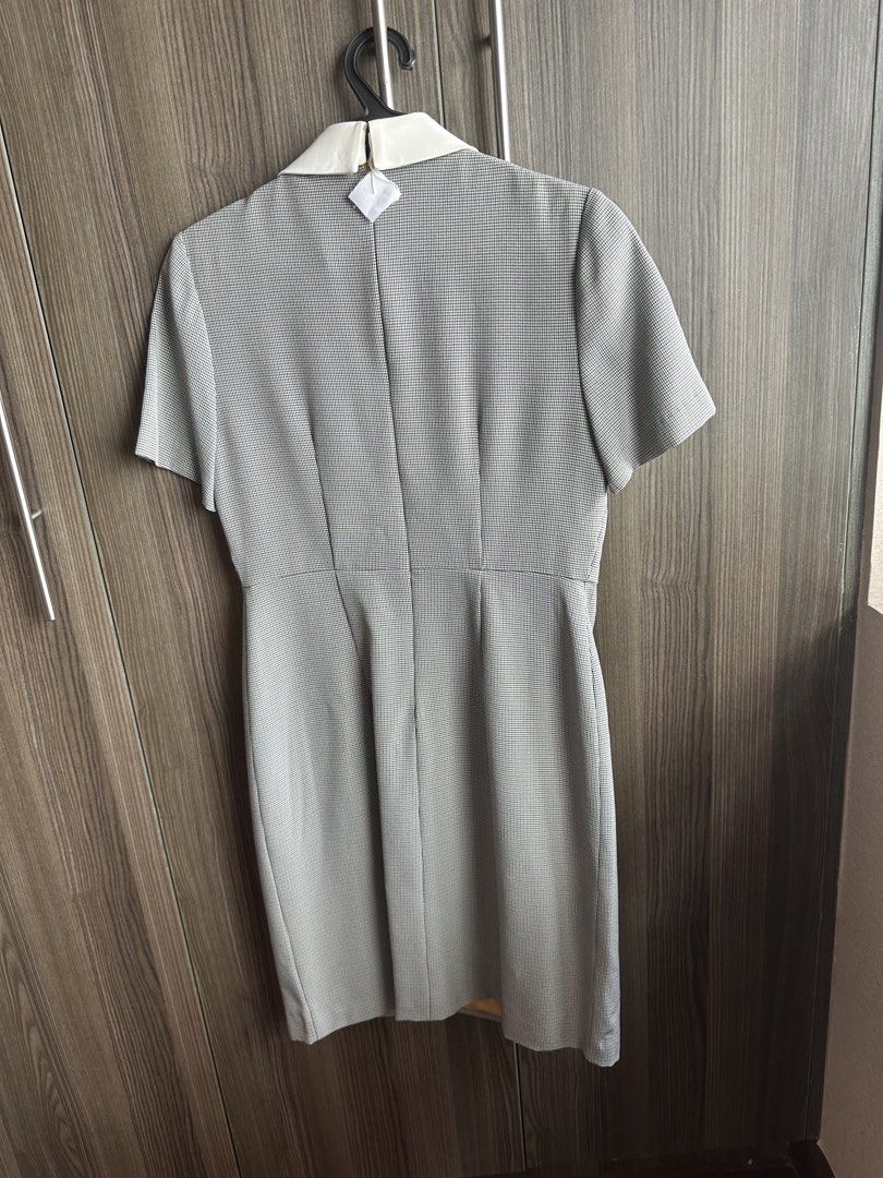 Beaded Collar Dress (Category: Dresses) located in Alicia. Submitted by muffinberry821 (Listing ID 1459349184, Image 3). Description: - Grey checkered dress - Short sleeves - White Peter Pan collar with intricate beadwork - Button-up front with decorative buttons - Knee-length with a small front slit - Plain back with central seam - Perfect for a smart casual look.