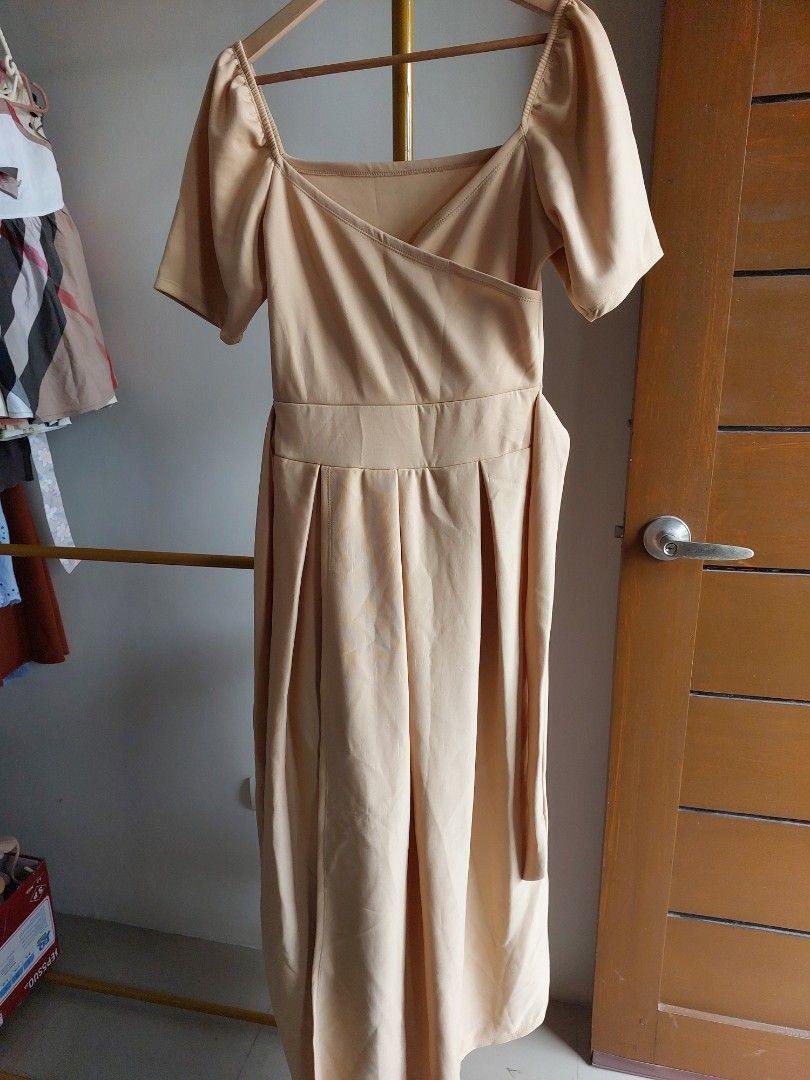 Beige Puff Sleeve Full Dress (Category: Dresses) located in Paranaque City. Submitted by ronaroselle17 (Listing ID 1459387382, Image 3). Description: - Light pink midi dress - Features elegant puff sleeves - Cinched waist with flattering pleats - Wrap-style bodice illusion - Ideal for special events or a nice dinner - Material has a subtle sheen.