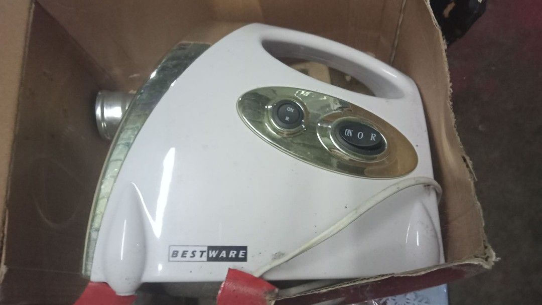 Bestware Meat Grinder M'ЯSОРУБКА (Category: Juicers, Blenders & Grinders) located in Manila. Submitted by wisegem-231b (Listing ID 1459381595, Image 3). Description: - Bestware Meat Grinder - Model: M'ЯSОРУБКА - Color: White and Gold - Condition: Good, well-maintained - Ideal for grinding meat at home - Comes with original packaging - Feel free to ask any questions!.