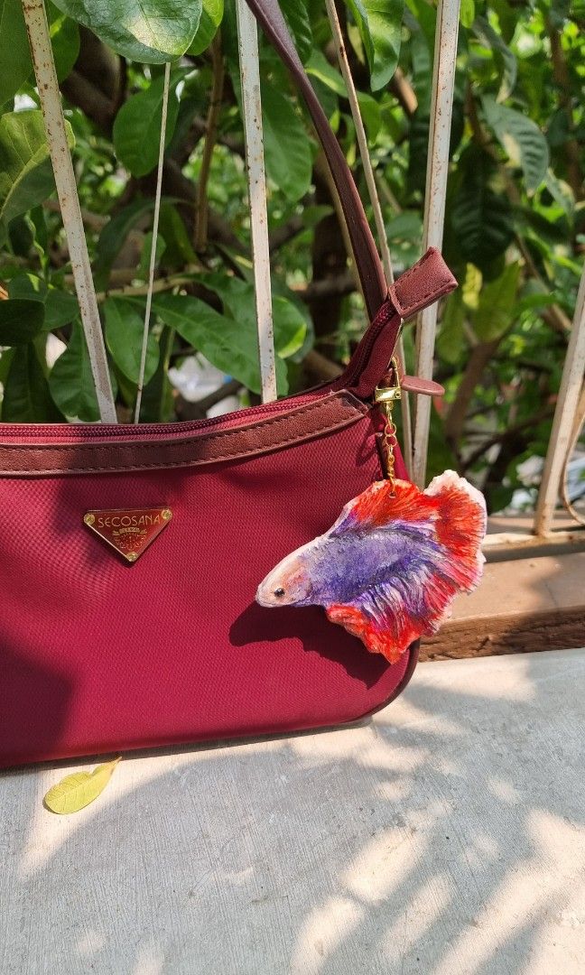 Betta Siamese Fighting Fish Keychain (painted on one side only) (Category: Handmade Craft) located in Meycauayan. Submitted by tinpatchouli (Listing ID 1459305144, Image 1). Description: made with air dry clay, hand-painted and coated with resin. 1 item only.