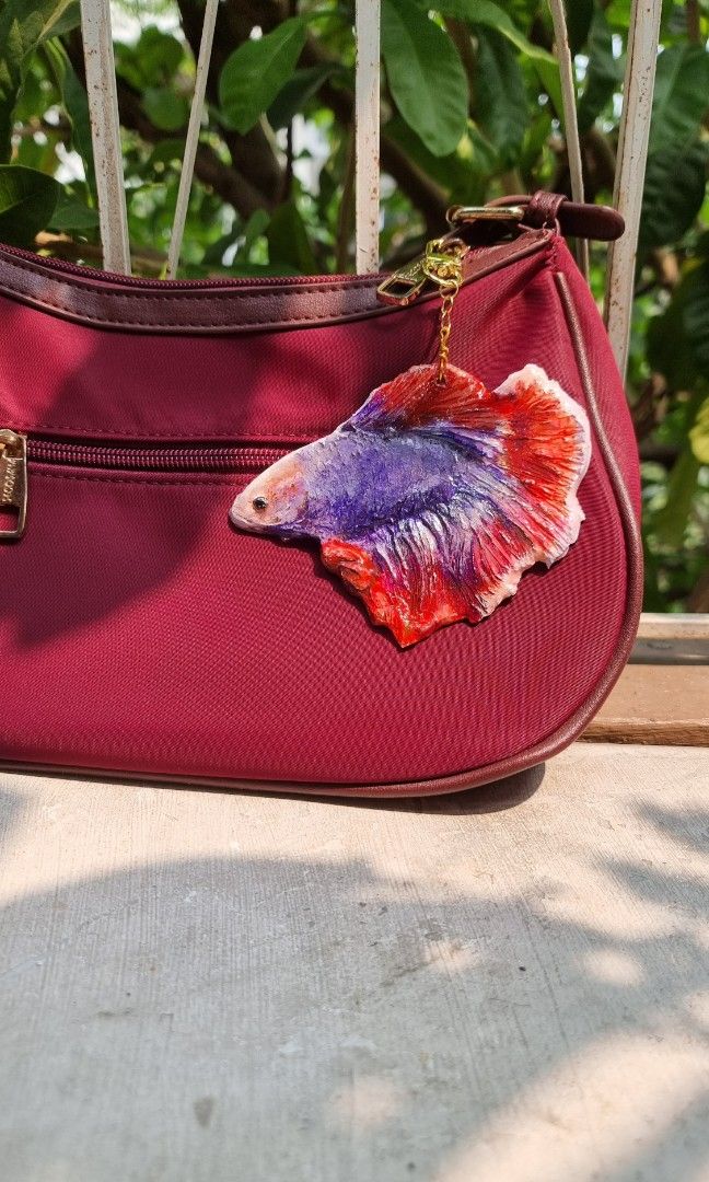 Betta Siamese Fighting Fish Keychain (painted on one side only) (Category: Handmade Craft) located in Meycauayan. Submitted by tinpatchouli (Listing ID 1459305144, Image 3). Description: made with air dry clay, hand-painted and coated with resin. 1 item only.