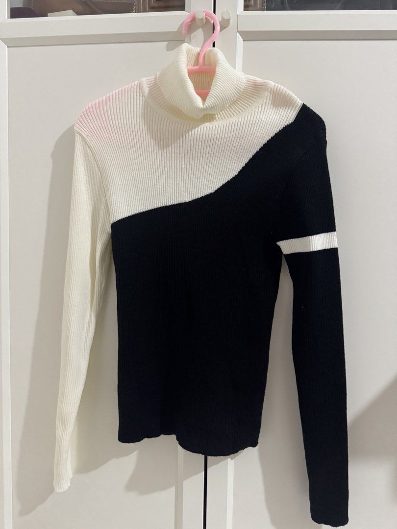 Black and White Colorblock Turtleneck Sweater (Category: Longsleeves) located in Mangatarem. Submitted by jvleexx (Listing ID 1459452432, Image 1). Description: - Ribbed knit turtleneck sweater - Diagonal black and white colorblock design - Long sleeves with white stripe detail on right sleeve - Comfortable and stylish for cooler weather - Great for layering.