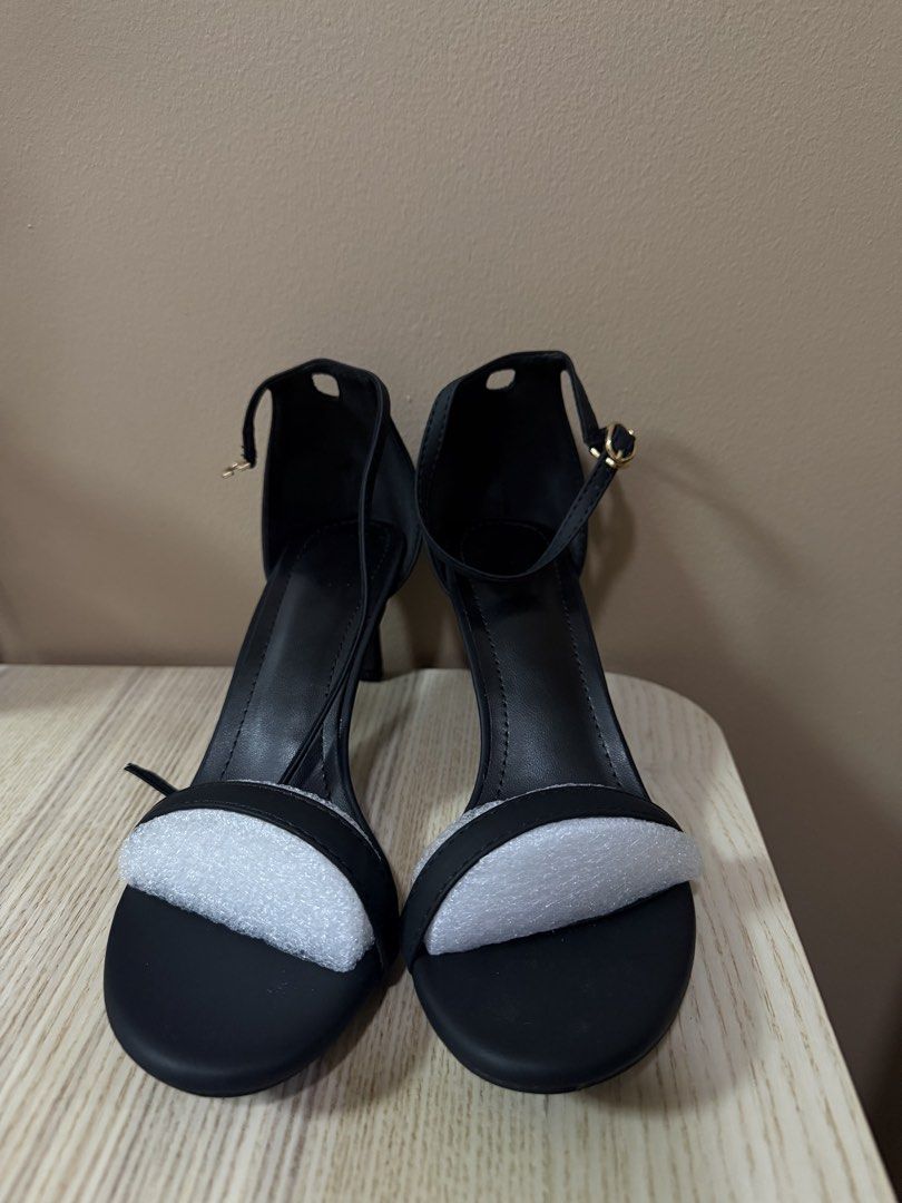Black Heels (Category: Flats & Sandals) located in Quezon City. Submitted by Aringggg (Listing ID 1459473468, Image 2). Description: Brand new. RFS : Wrong size.