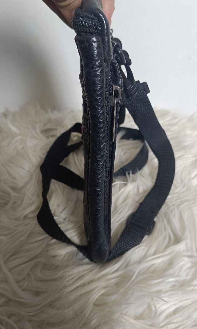 Black Leather Sling Bag (Category: Sling Bags) located in Davao. Submitted by roxy0404 (Listing ID 1459446561, Image 3). Description: ukay source no issue size : length 5 inches height 8 inches width 1 inch.