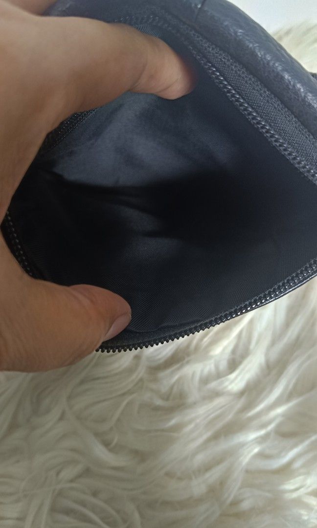 Black Leather Sling Bag (Category: Sling Bags) located in Davao. Submitted by roxy0404 (Listing ID 1459446561, Image 2). Description: ukay source no issue size : length 5 inches height 8 inches width 1 inch.
